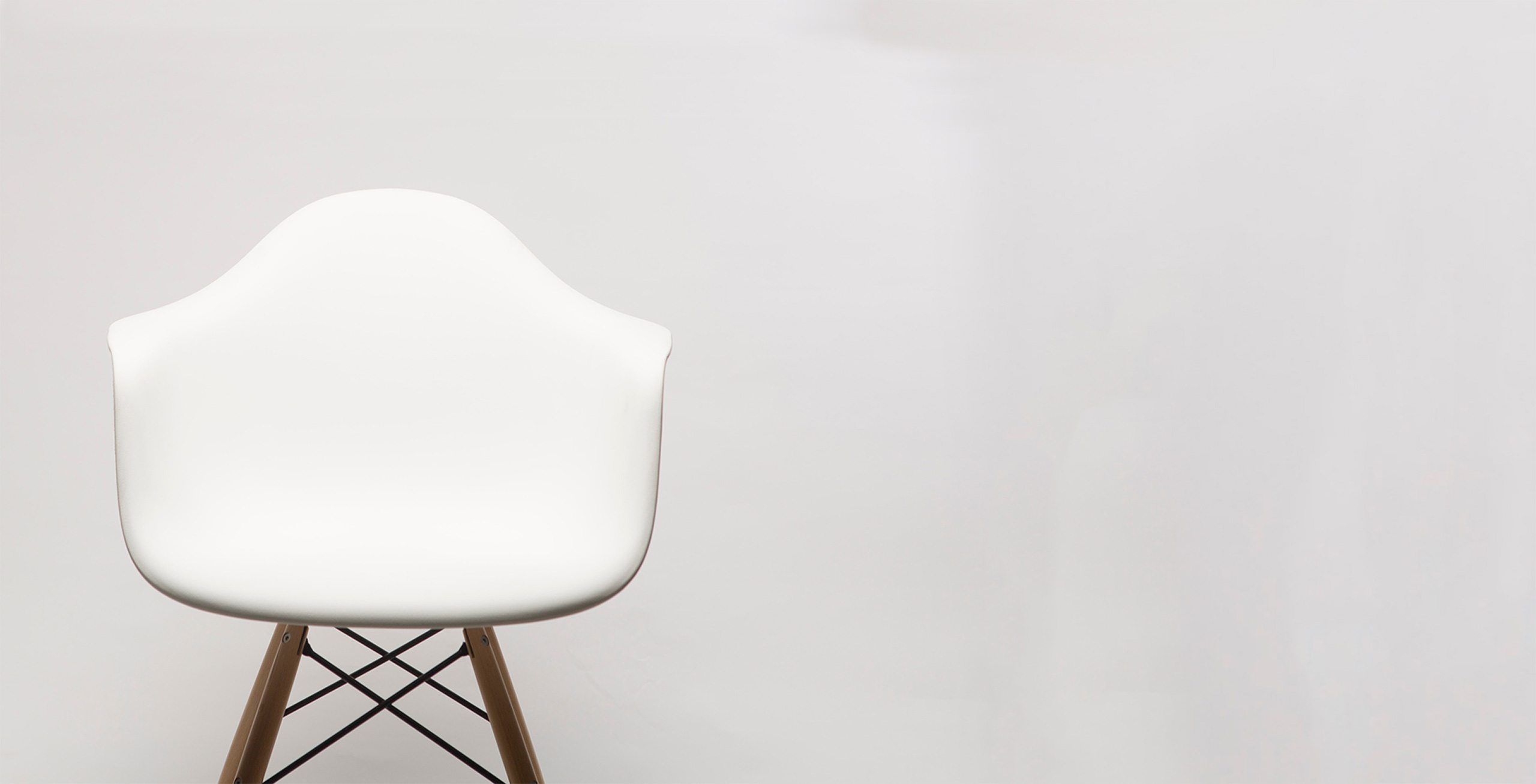 Közületi bútorok és kiállítási standok